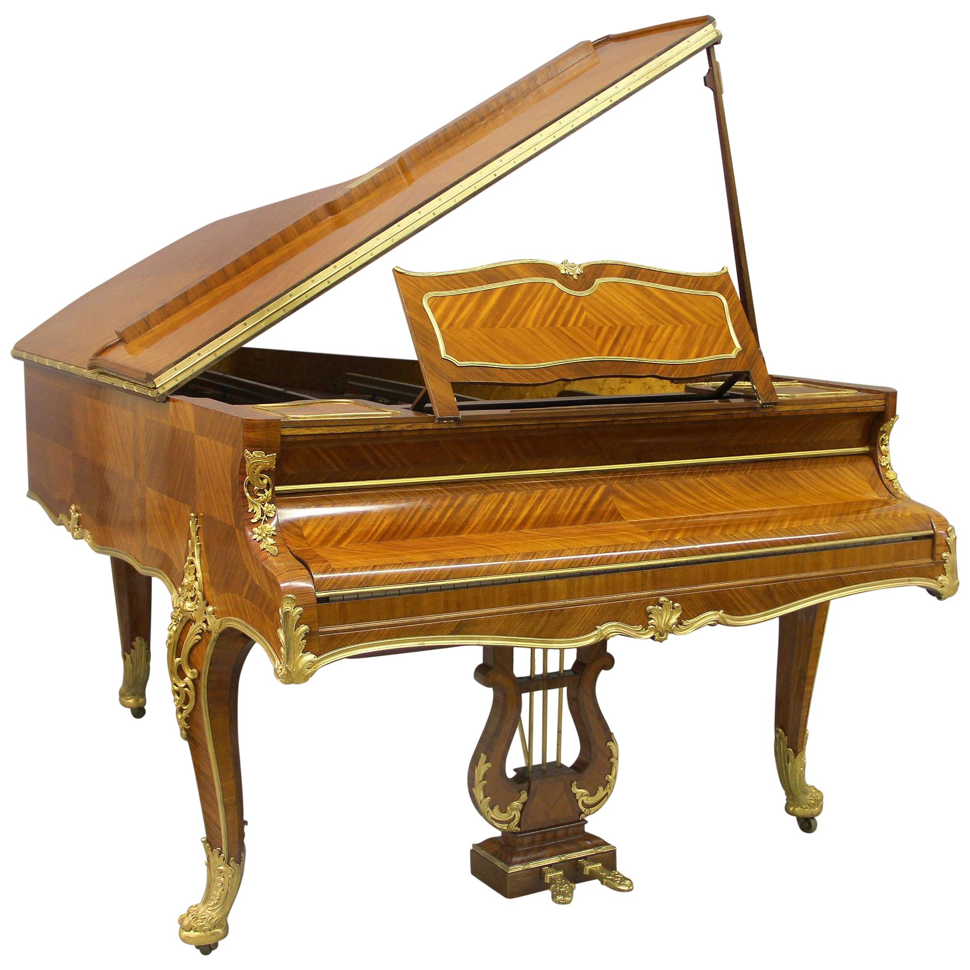 Beau piano à queue Erard en bronze doré du début du 20e siècle par François Linke