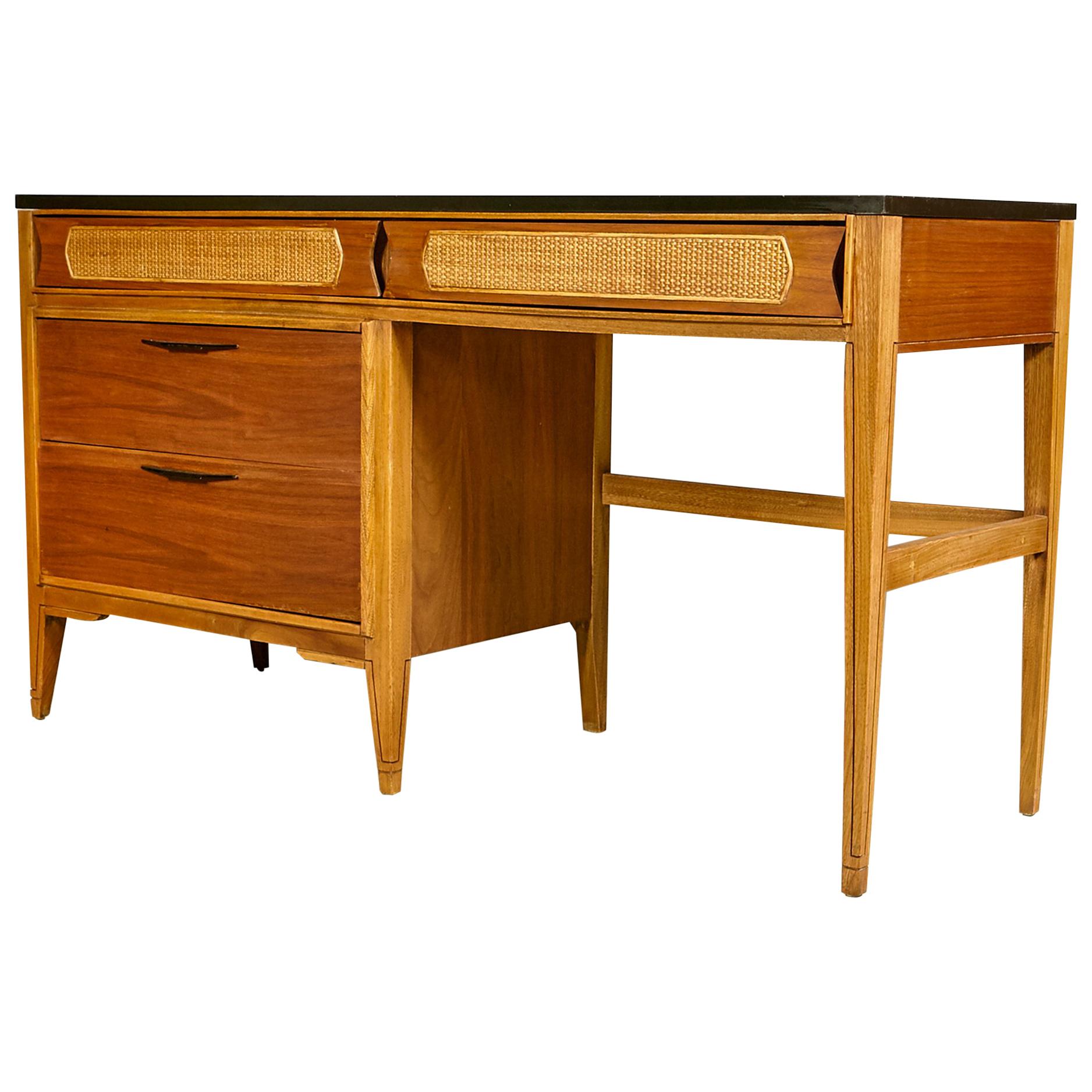 Kent Coffey Walnut Tempo Desk, 1960s im Angebot