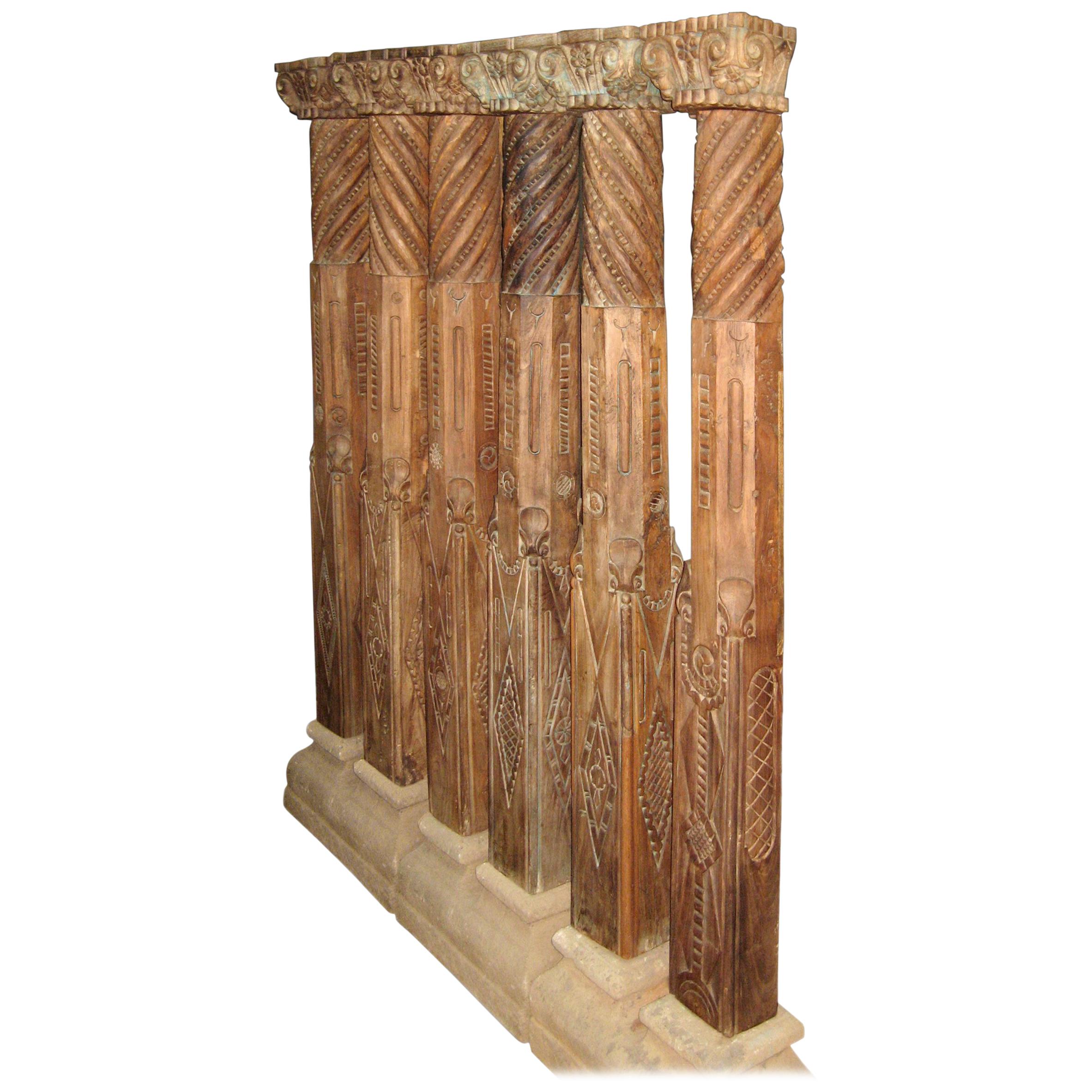 Ensemble de six piliers, bois, pierre, Inde, 19ème siècle