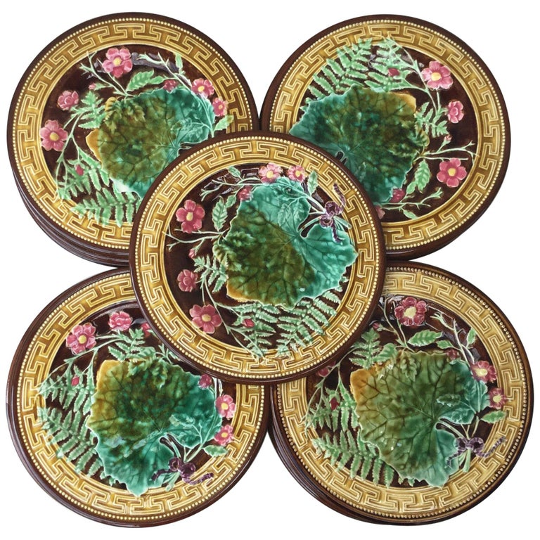 19th Century Majolica Leaves and Pink Flowers Plate Choisy le Roi For Sale