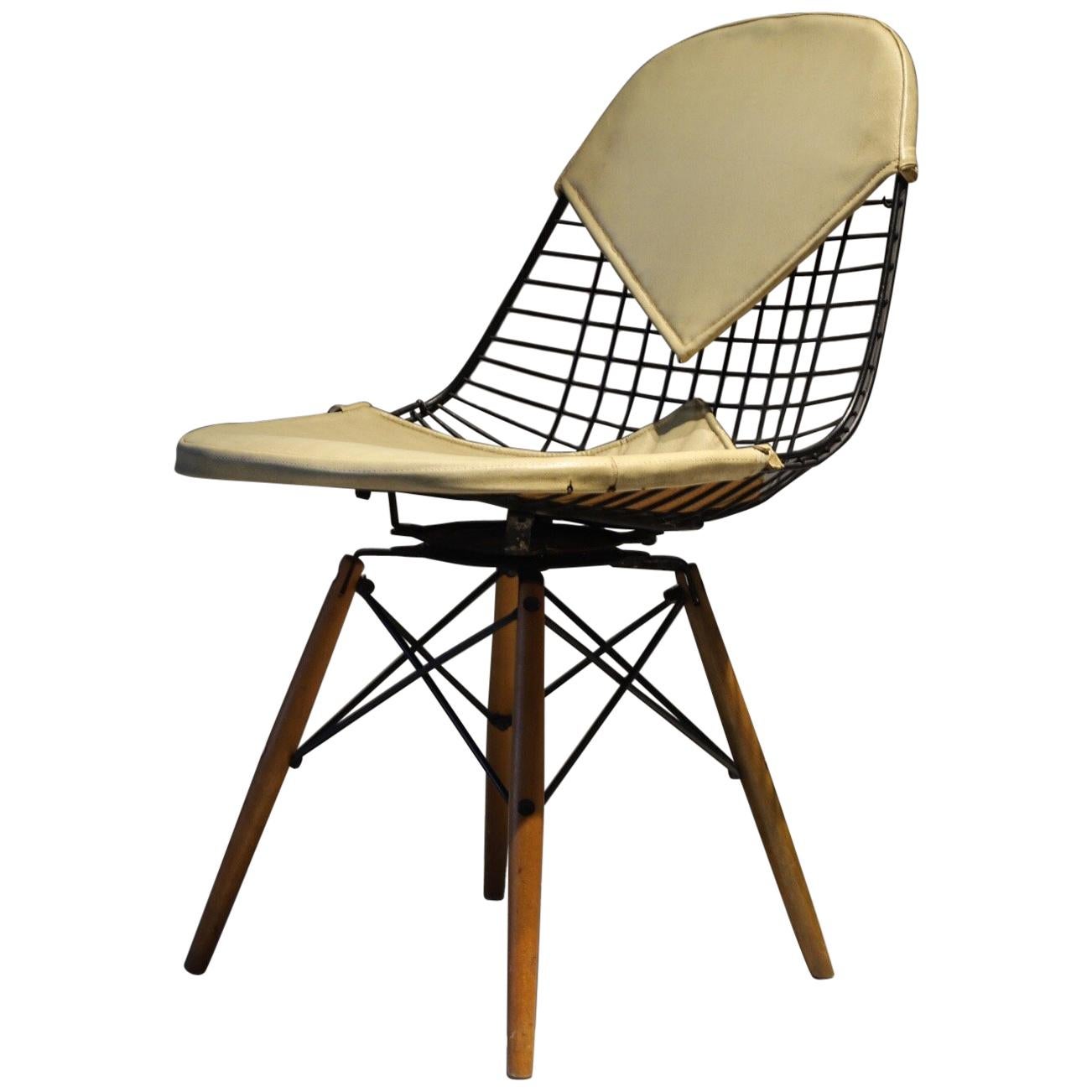 Herman Miller Eames Dowel Leg Chair