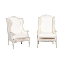 Pareja de sillas Bergère francesas de madera pintada estilo Luis XVI de la década de 1890 con tapicería