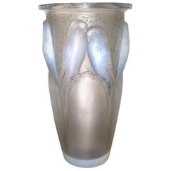 1924 René Lalique Vase Ceylan en verre opalescent:: perroquets