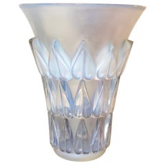 1934 René Lalique Art Deco Feuilles Vase in Opalescent Glass, Leaves