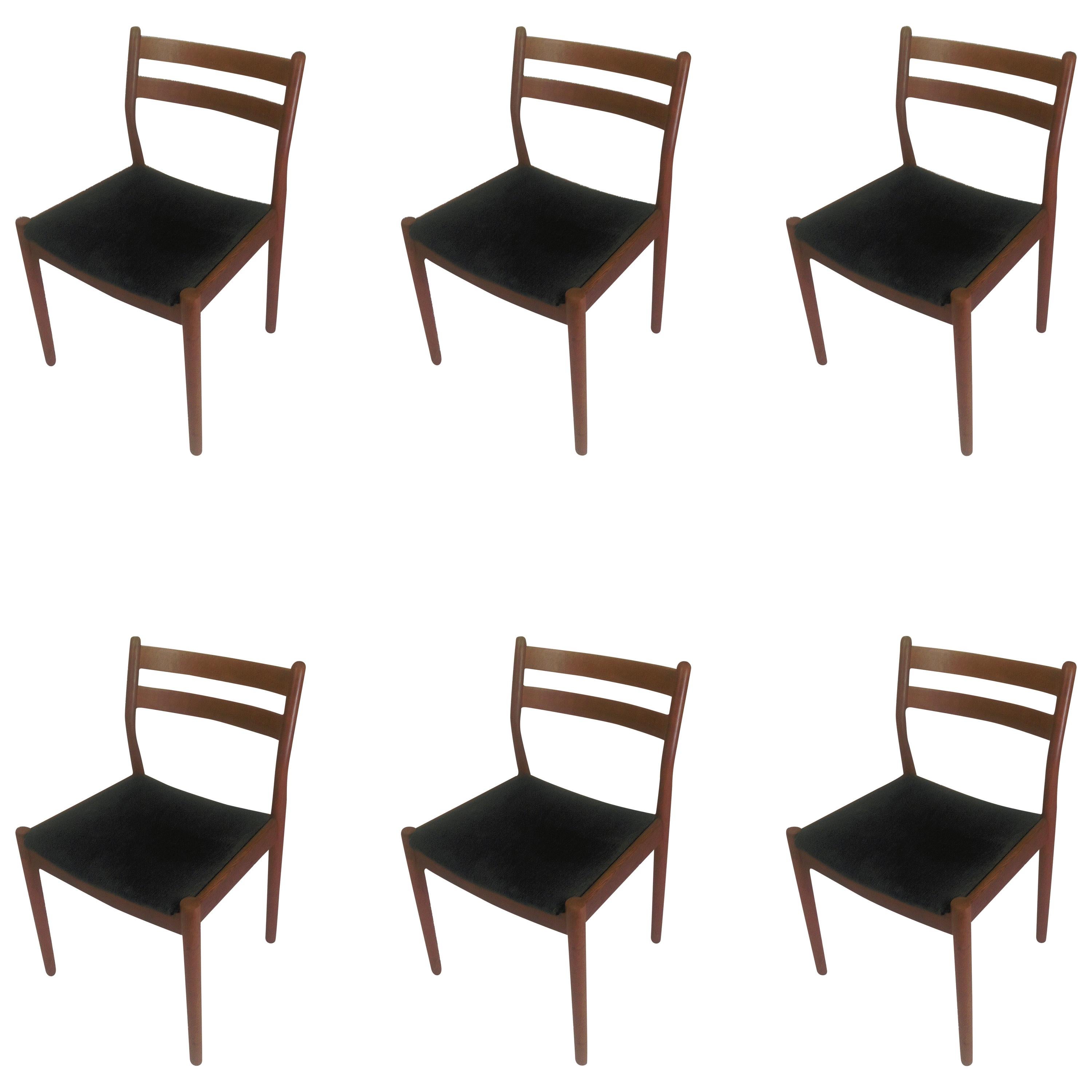 Ensemble de six chaises de salle à manger Poul Volther remises à neuf, avec retapissage