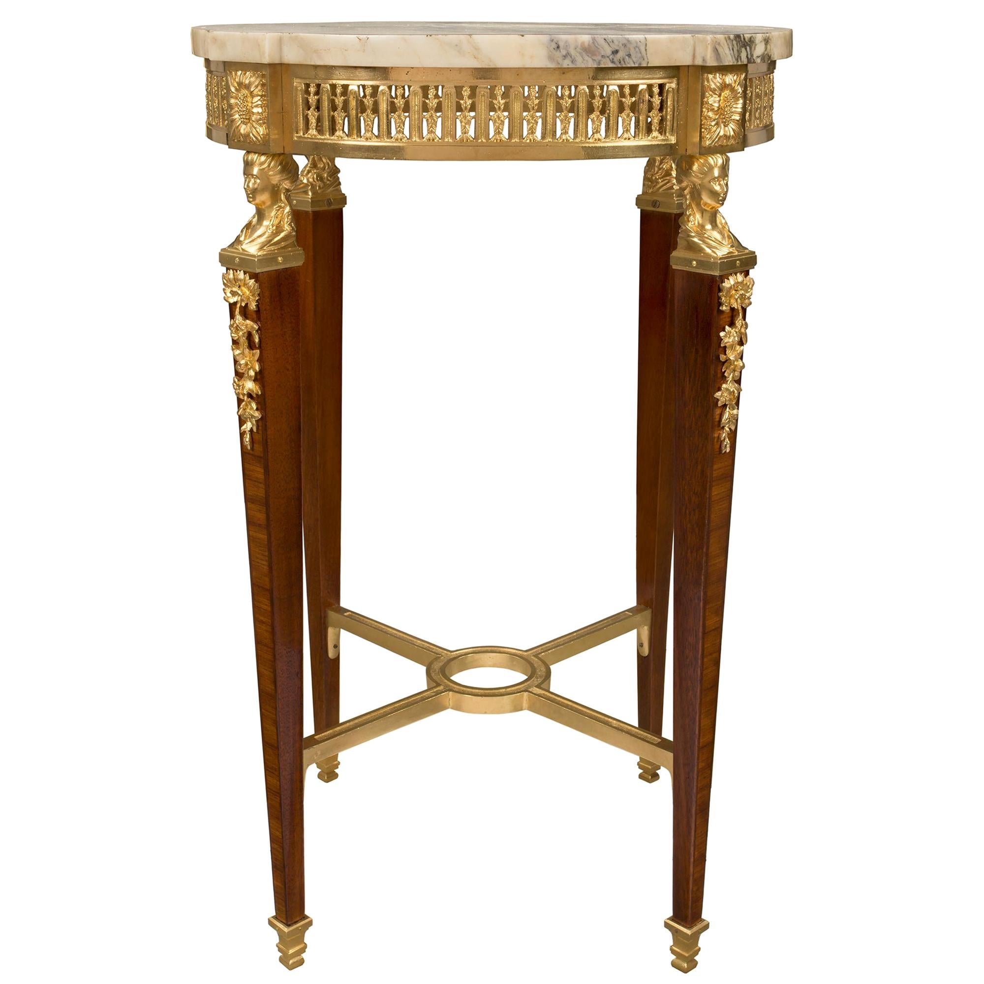 Beistelltisch aus Goldbronze und Tulpenholz im Louis-XVI-Stil des 19. Jahrhunderts