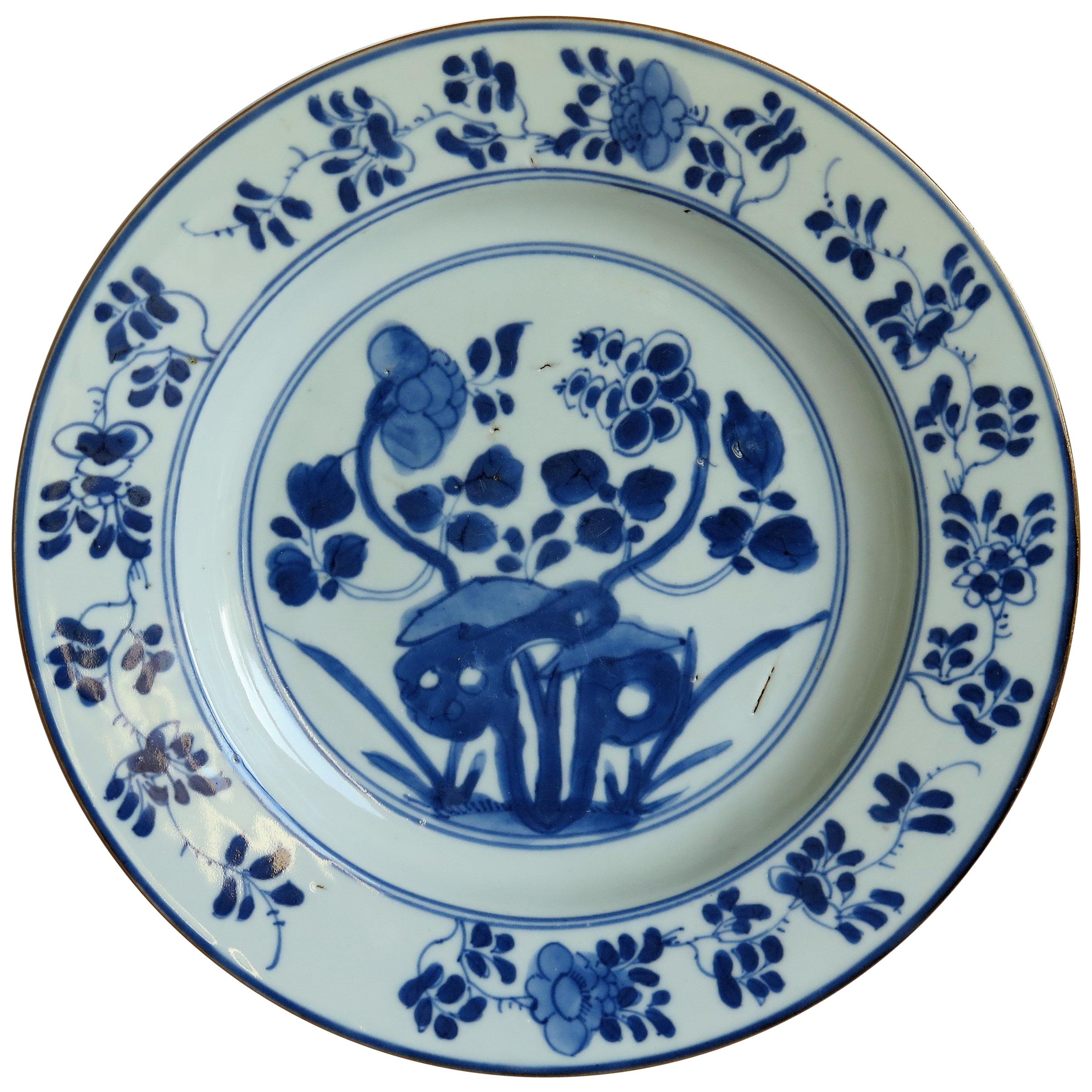 Early 18th Century Chinese Porcelain Plate Blue and White, Qing circa 1730