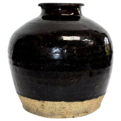 Grande jarre noire ancienne:: poterie chinoise faite à la main
