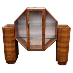 Retro Stylish Art Deco Vitrine Display Cabinet in Walnut, circa 1930s