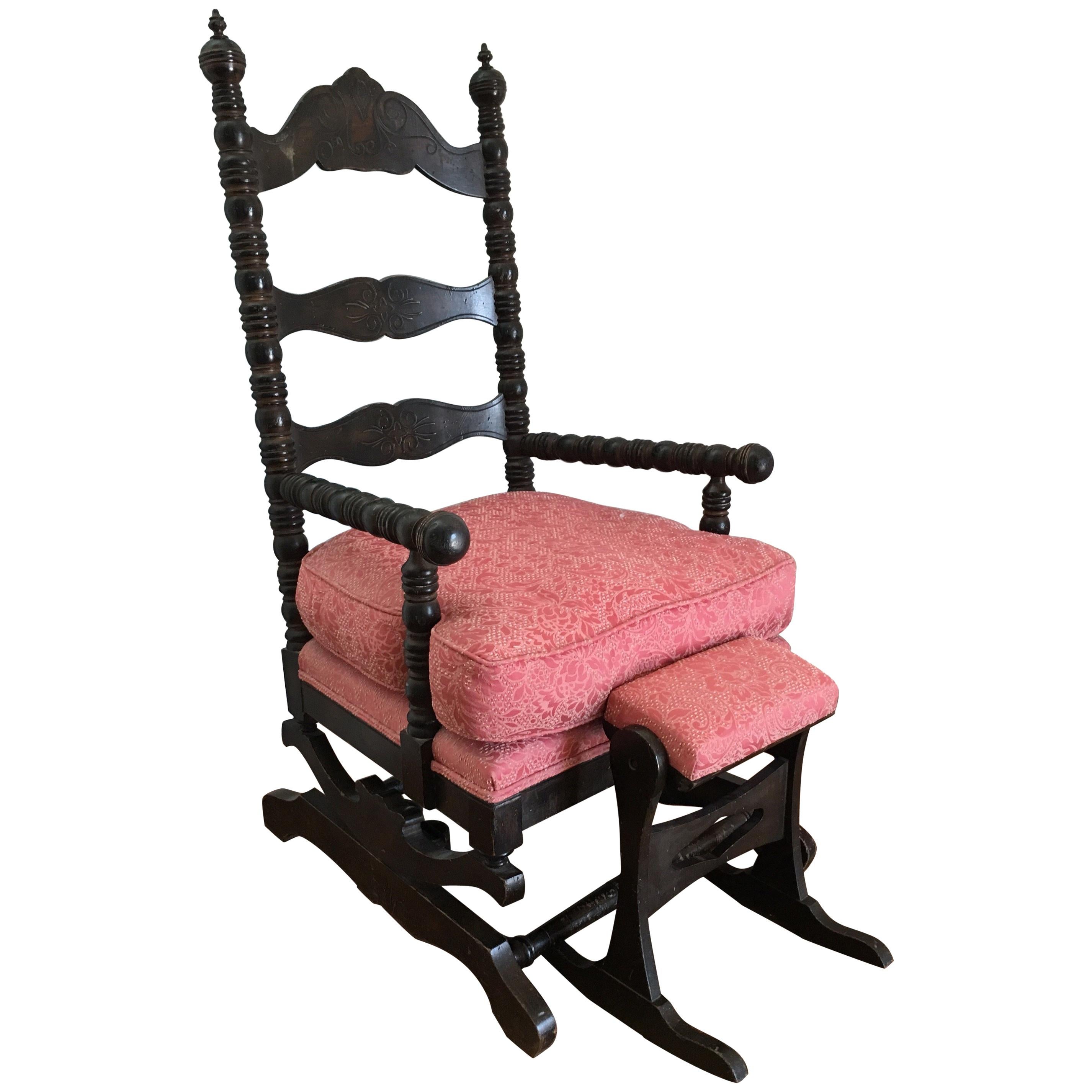Chaise à bascule à plateforme américaine du XIXe siècle avec repose-pieds de George Hunzinger