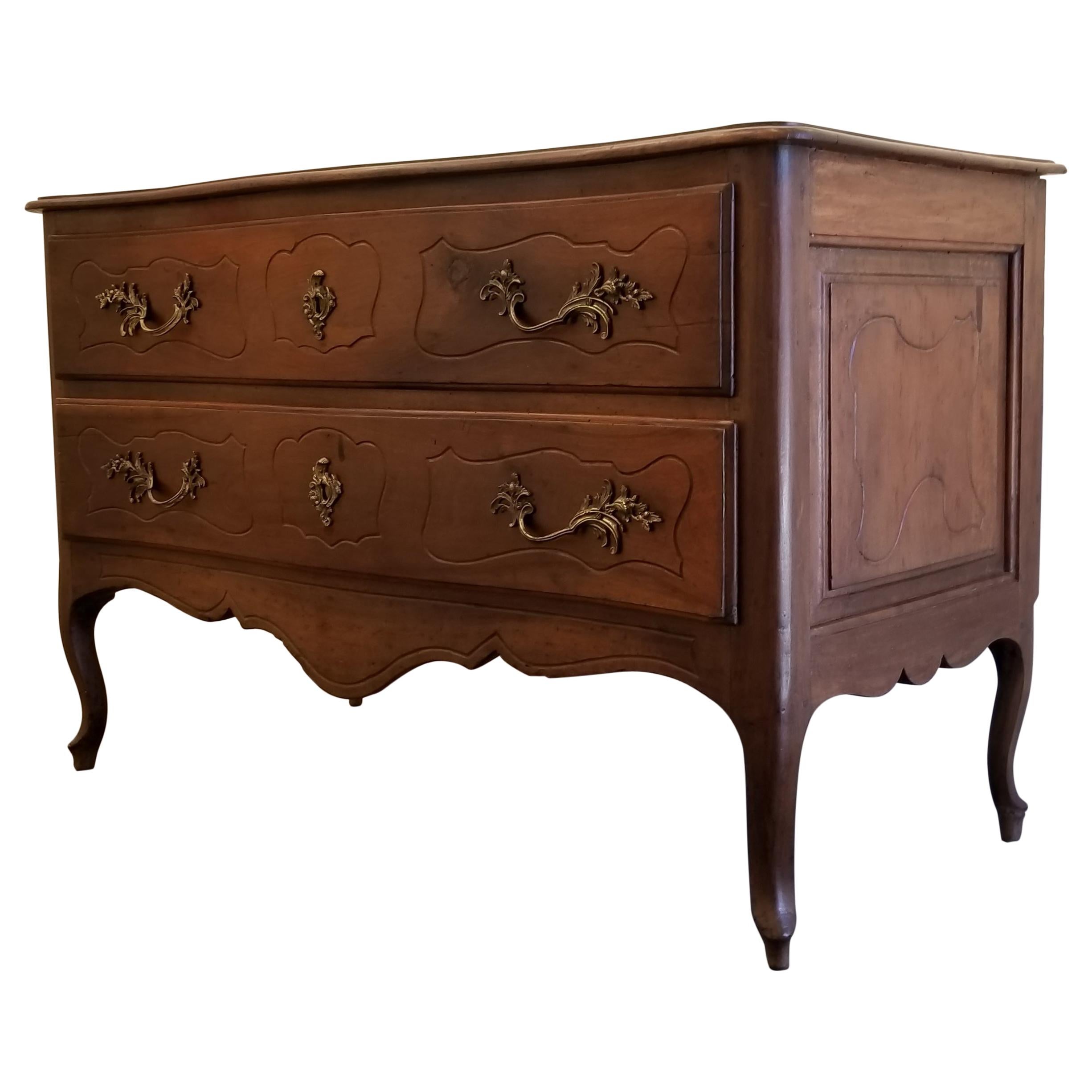 18th Century Italian Rococo Walnut and Olivewood Commode For Sale