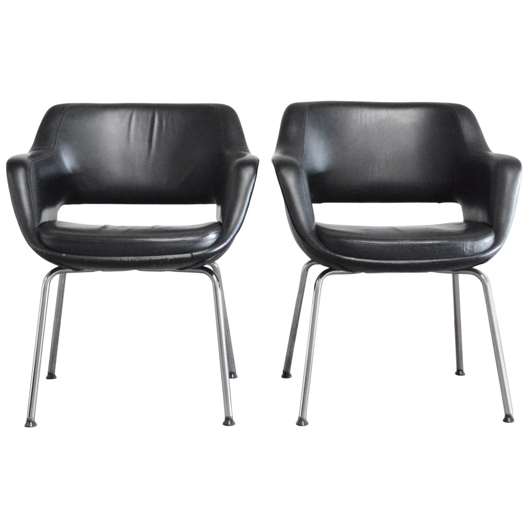 Olli Mannermaa Pareja de sillas de cuero Kilta de Eugen Schmidt y Cassina Martela en venta