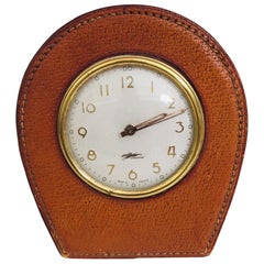 Horloge de bureau Longchamp française en cuir et laiton style Jacques Adnet