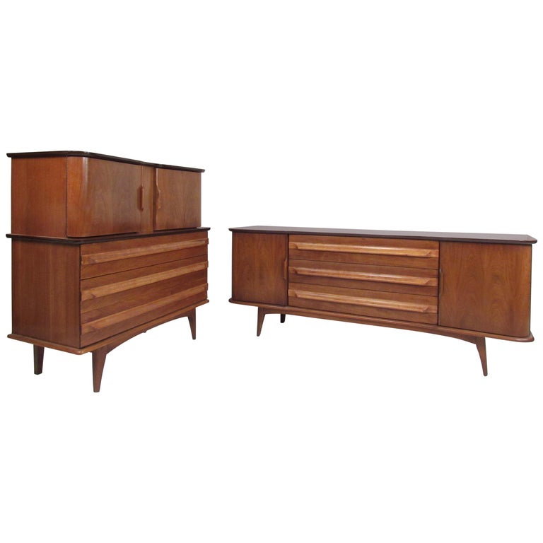Pair Of Mid Century Modern Walnut And Oak Dressers For Sale At 1stdibs