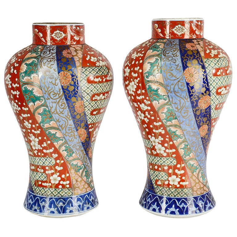 Pair Of 19th Century Japanese Imari Vases At 1stdibs