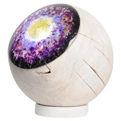 Grande lampe décorative colorée en bois et verre coulé - Projection lumineuse en forme d'oeil de boule