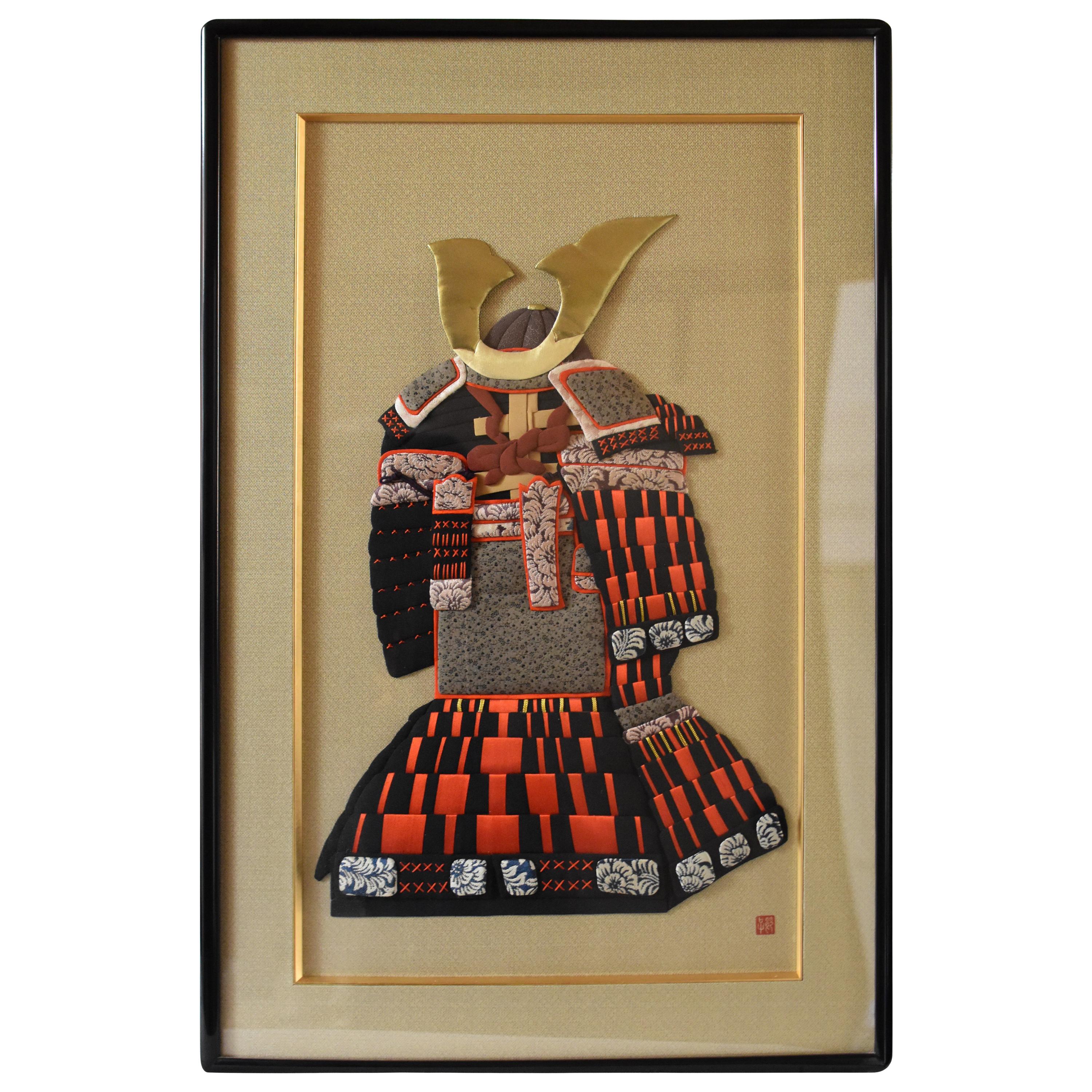 Art décoratif mural japonais en soie de brocart noir rouge or fait à la main en vente