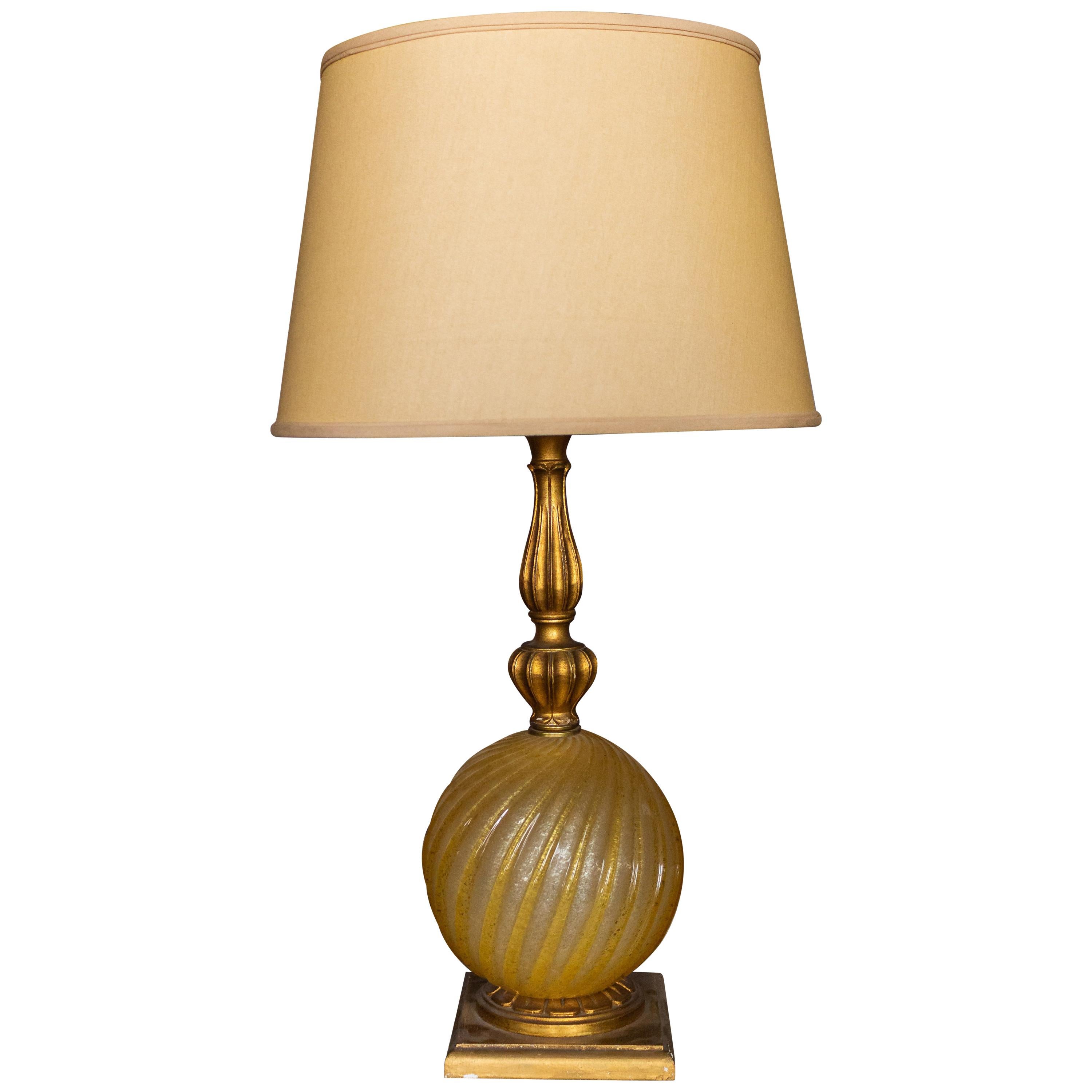 Lampe de table Globe en verre Murano doré italien en vente