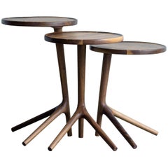 Table d'appoint en noyer, Design/One, Handcrafting par Fernweh Woodworking