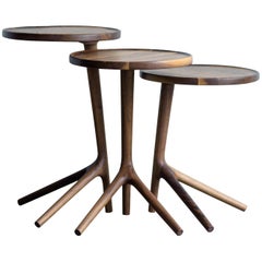 Beistelltisch aus Nussbaumholz, entworfen und handgefertigt von Fernweh Woodworking