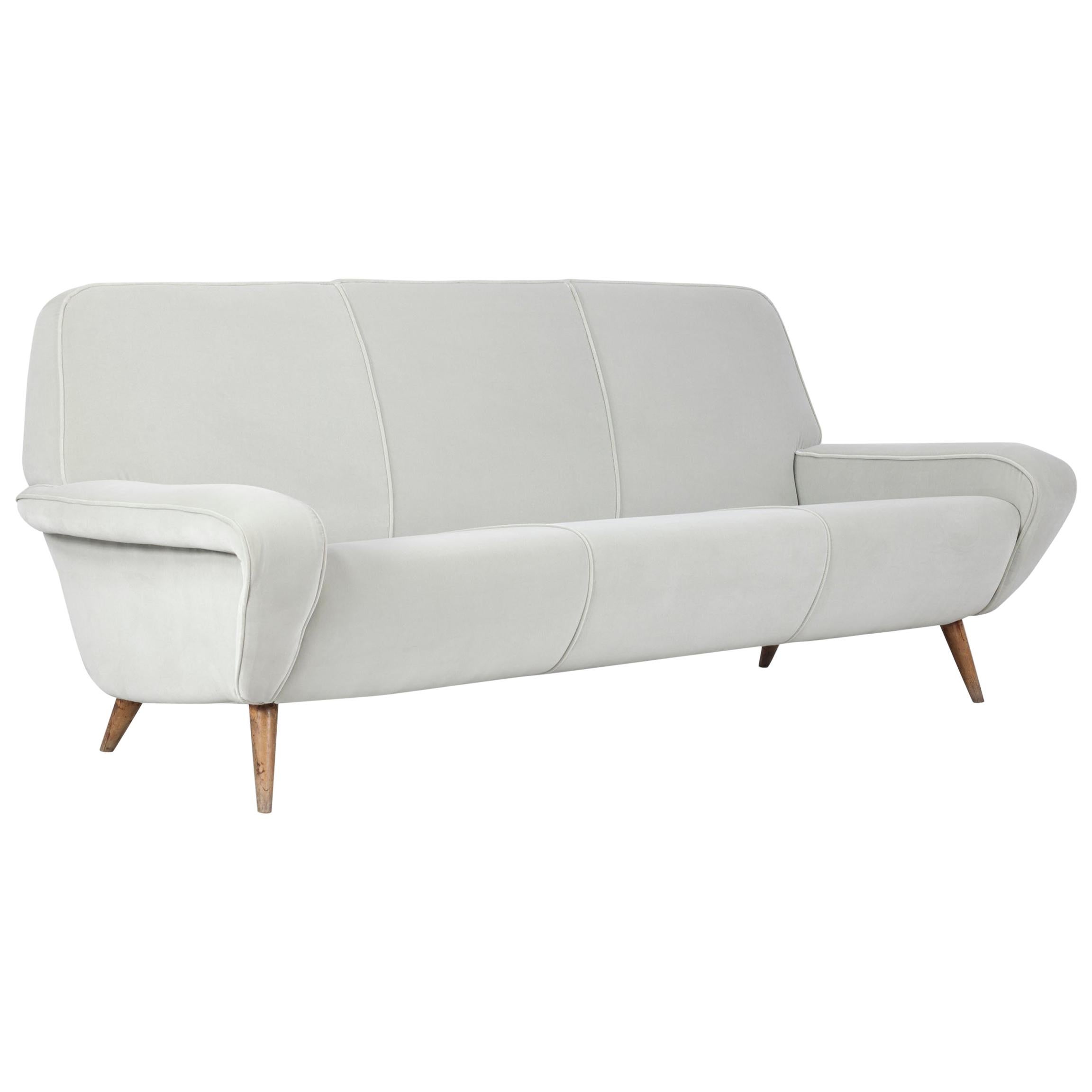 Sofa Model 830 with Light Grey Velvet, Gianfranco Frattini, Cassina, Italy, 1955 For Sale