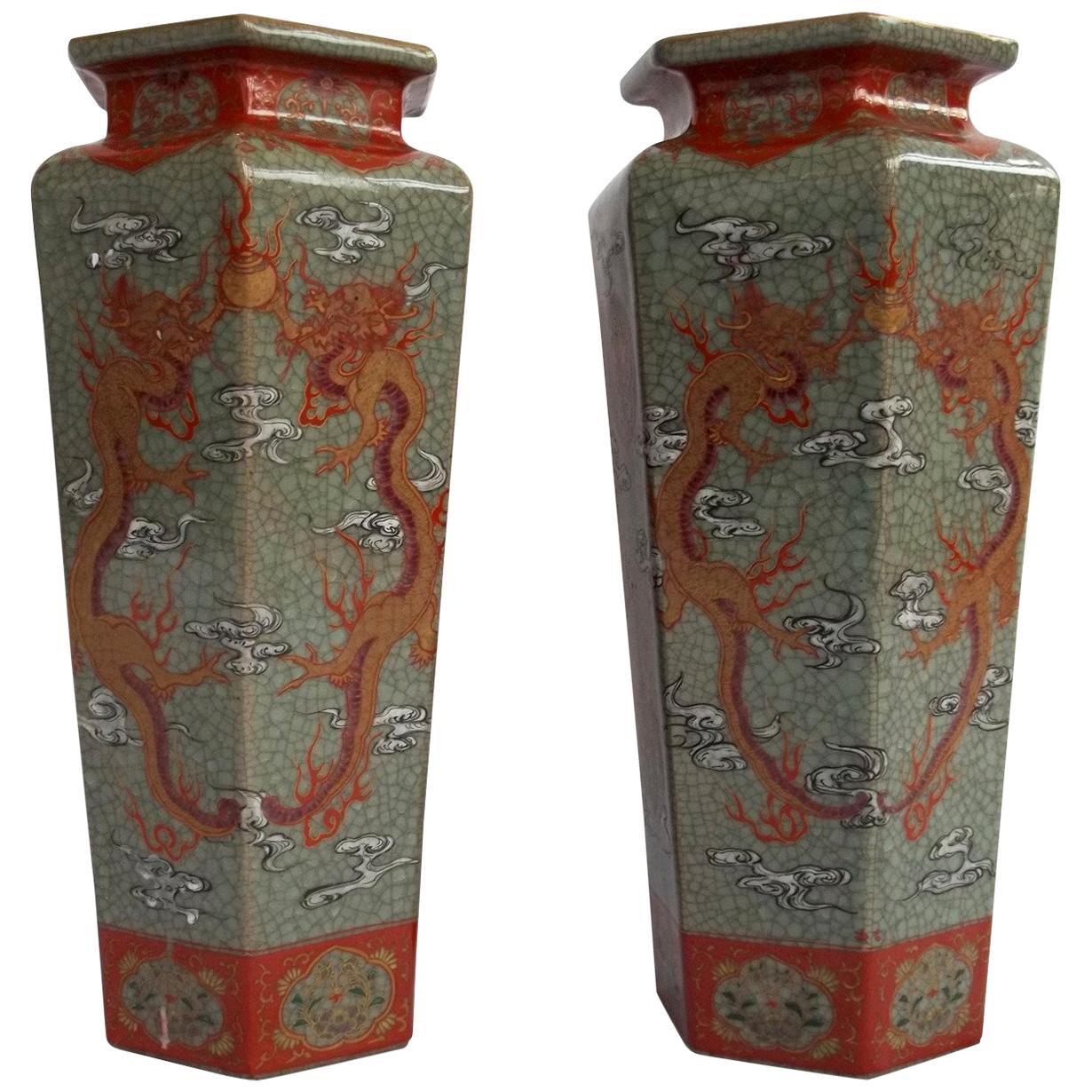 Großes Pärchen chinesischer Vasen Porzellan handbemalte Drachen:: Qing um 1900