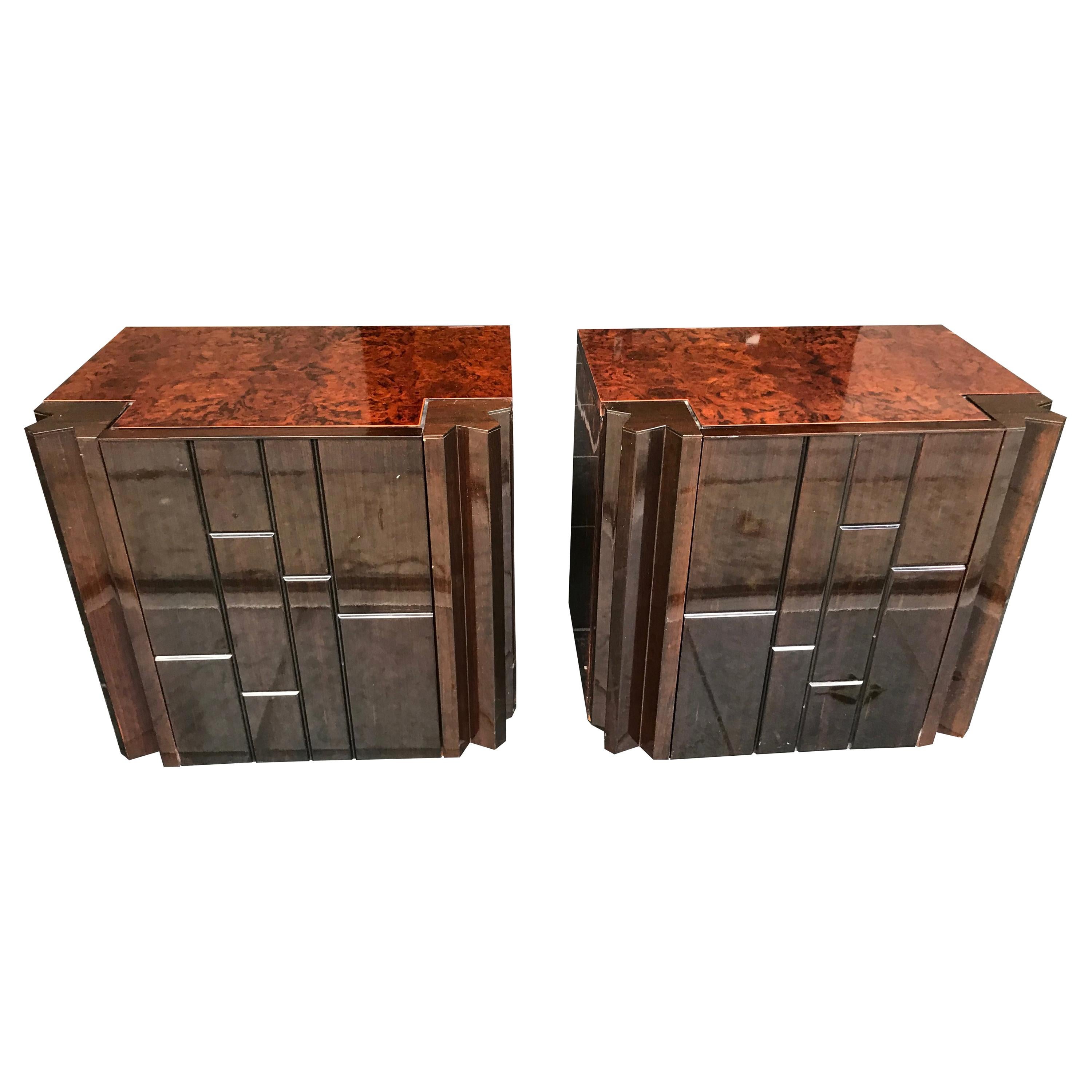 Pair of Italian 1970s Burl Walnut Bedside Cabinets by Luciano Frigerio For Sale
