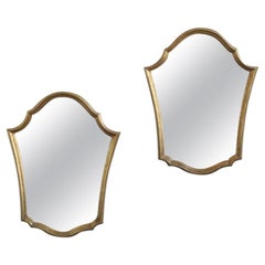 Paire de miroirs français en forme de bouclier doré du milieu du XXe siècle