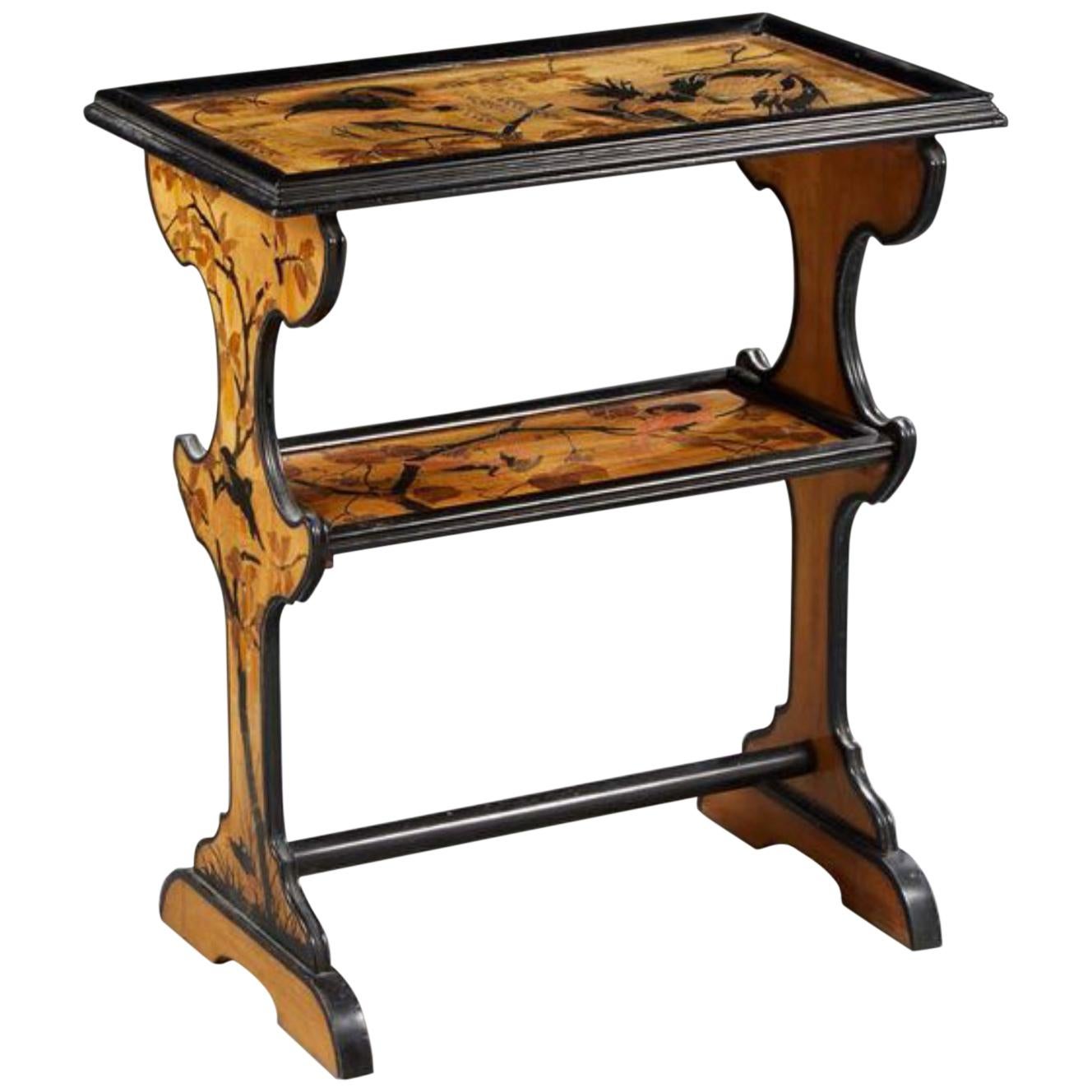 Table d'appoint française du 19ème siècle en bois gravé et marqueté de style Nancy