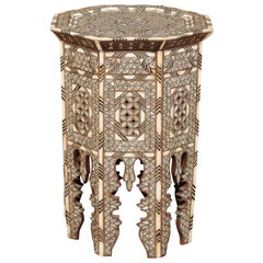 Table d'appoint hexagonale de style mauresque syrien avec incrustation de nacre et d'os