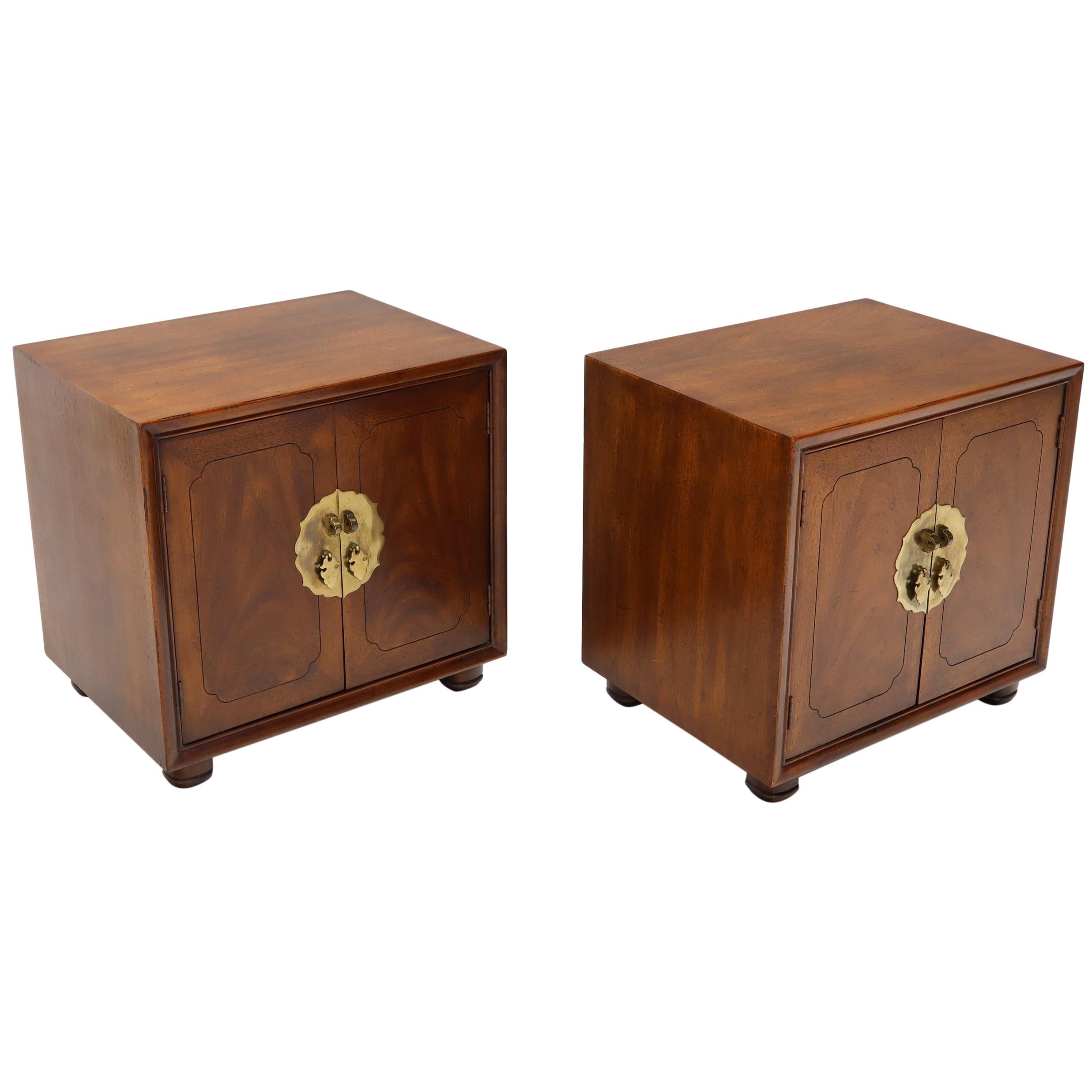 Pair of Mid-Century Modern Two Doors Nightstands by Henredon For Sale