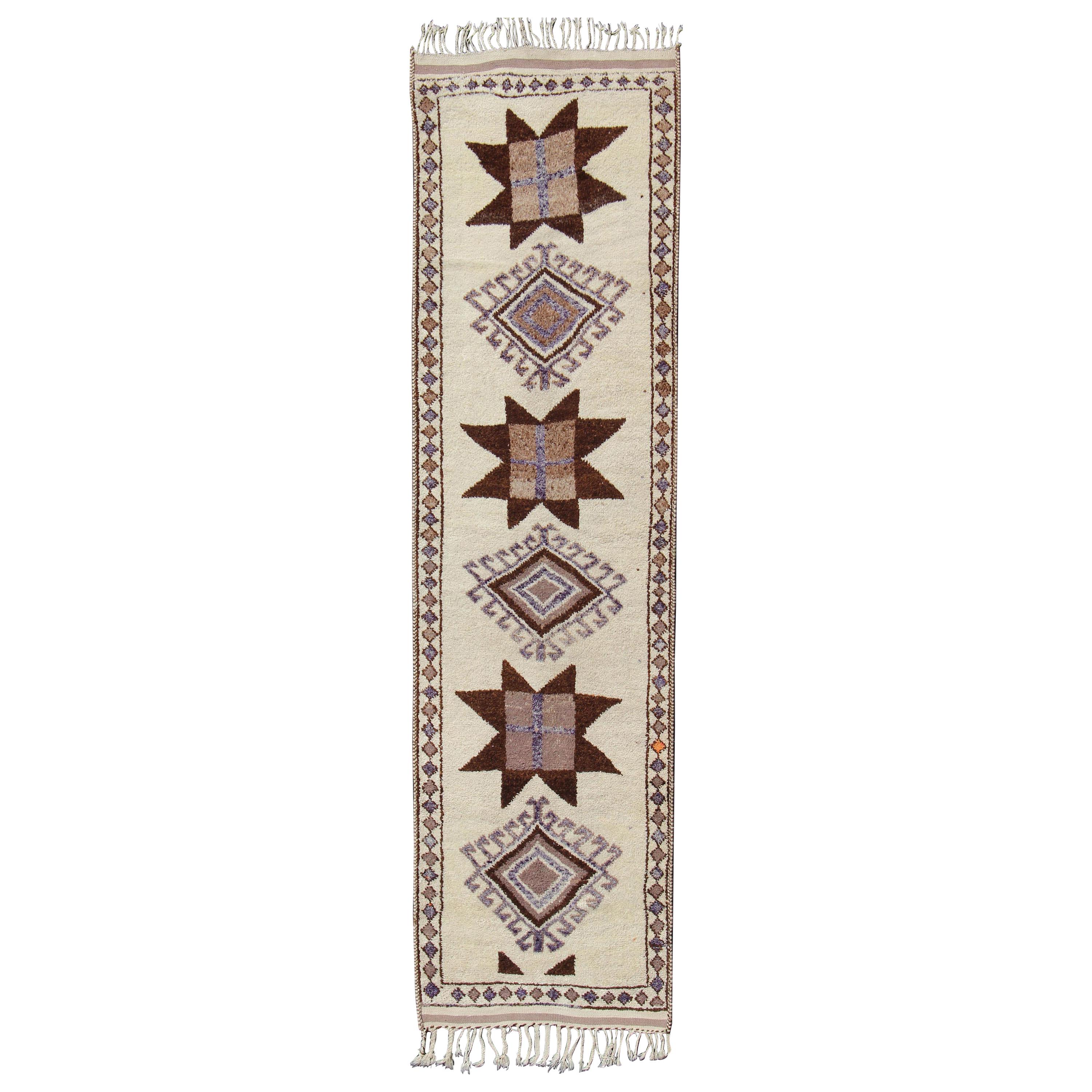 Traves de Mesa Graphic Tribal Design Vintage Turkish Tulu en Crema, Marrón, Gris, Topo