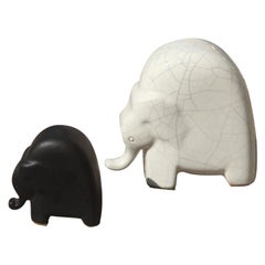 Elefanti in porcellana Stonewar stilizzata Produzione italiana Studiolinea, 1970