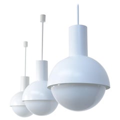 Très grandes lampes à suspension blanches des années 1970