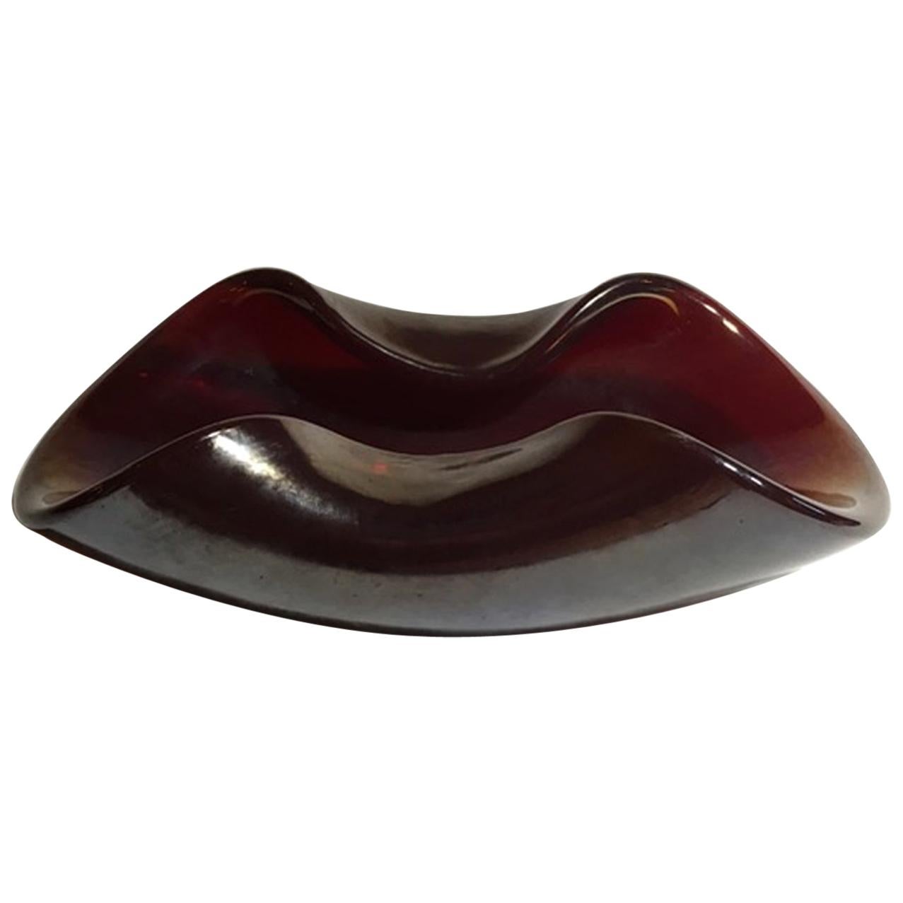 Italien 1960 Mid-Century Modern Rubin Farbe geblasen Paste Glas Schüssel im Angebot