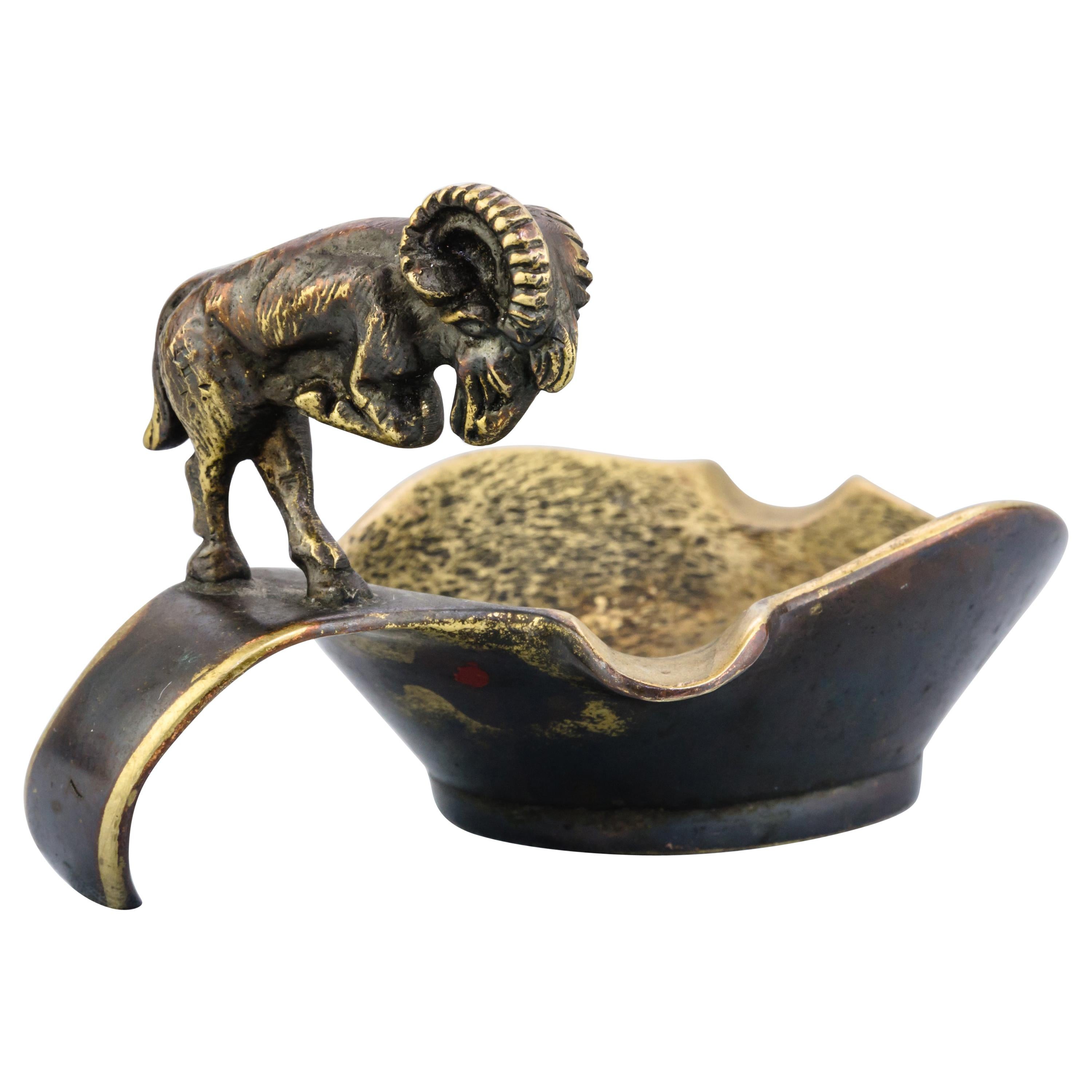 Cenicero con figurita de Capricornio, Viena, años 50