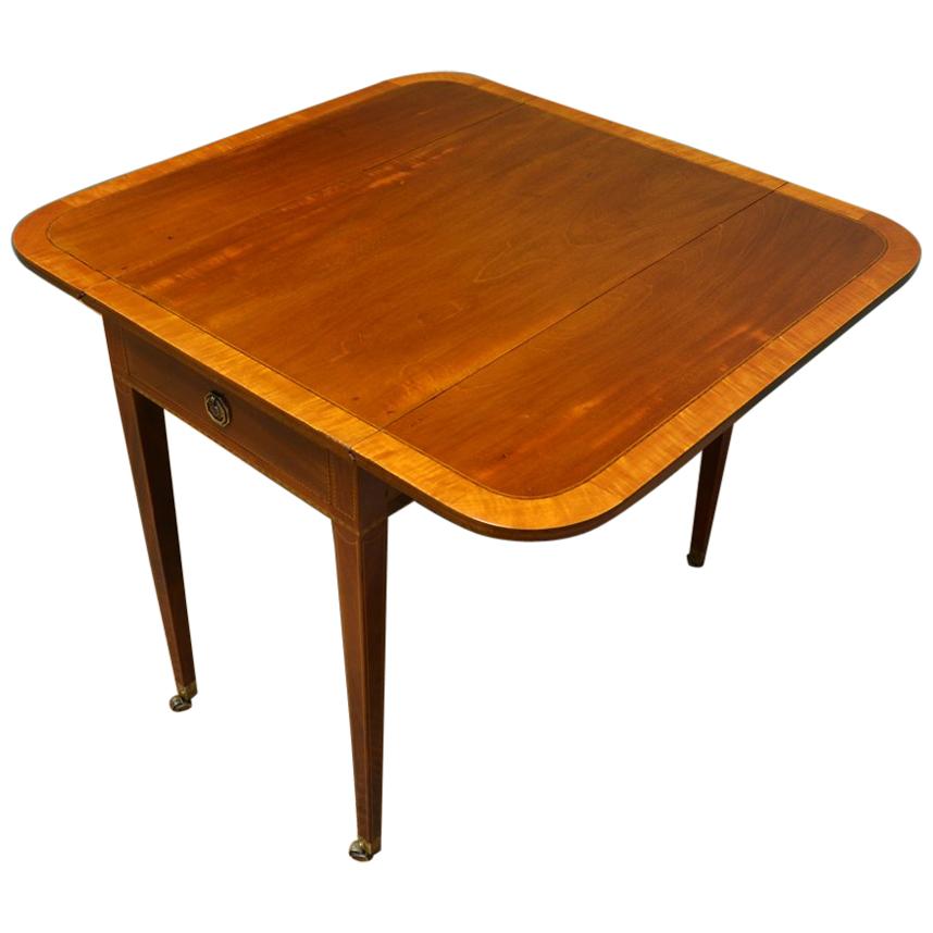 Elegant Victorian Walnut Antique Drop-Leaf Table For Sale