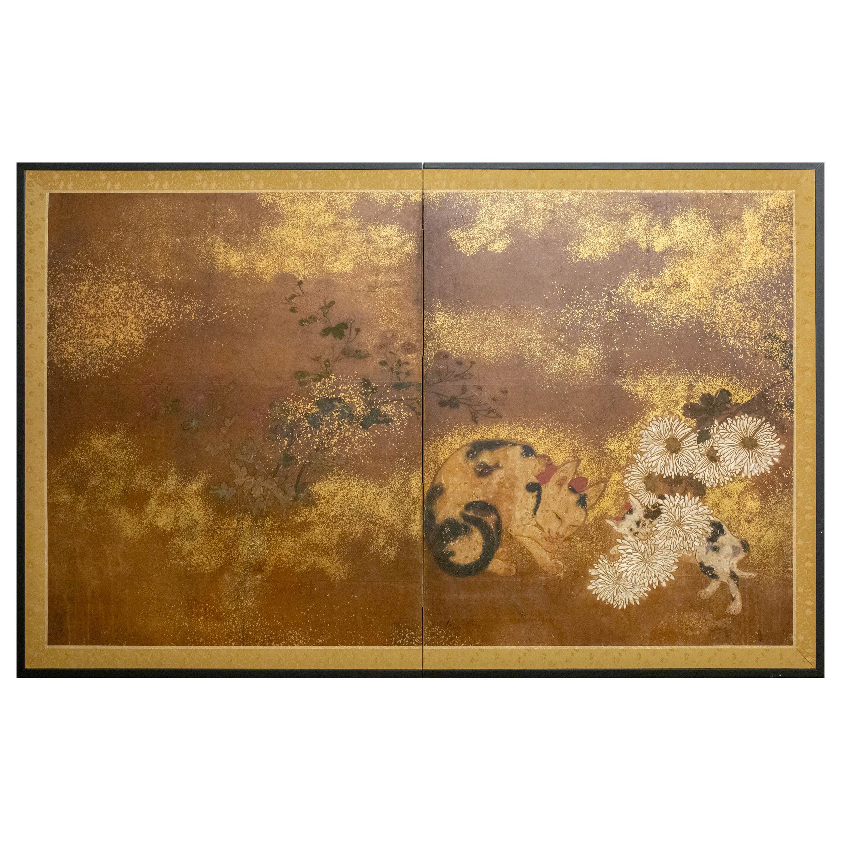 Paravent japonais à deux panneaux, mère et chaton avec chrysanthèmes en vente