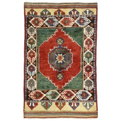Türkischer Oushak-Teppich im Vintage-Stil der amerikanischen Handwerkskunst im Stammesstil