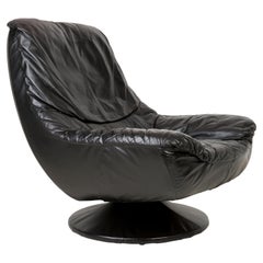 Fauteuil pivotant en cuir noir vintage du 20e siècle, 1960