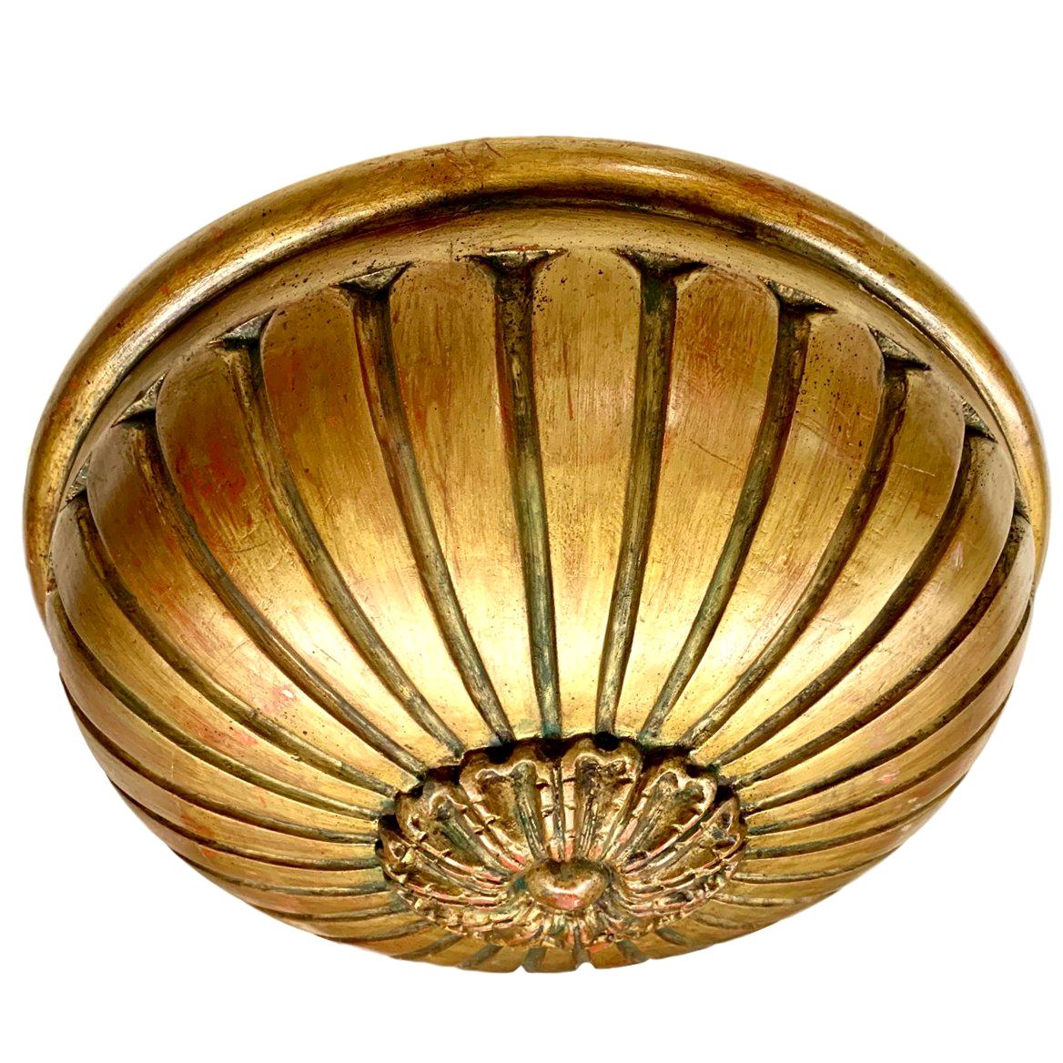 Paire de lampes à suspension en bois doré, vendues individuellement