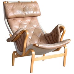 Chaise longue Pernilla en cuir touffeté de couleur camel par Bruno Mathsson pour DUX