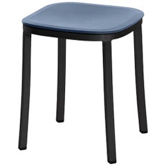 Petit tabouret Emeco 1 pouce en aluminium foncé et bleu de Jasper Morrison