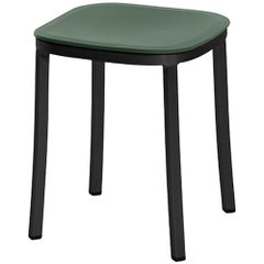 Sgabello Emeco 1 Inch Small in alluminio scuro e verde di Jasper Morrison