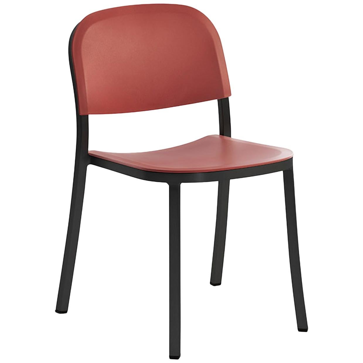 Chaise empilable Emeco de 2,54 cm en aluminium foncé et ocre rouge de Jasper Morrison