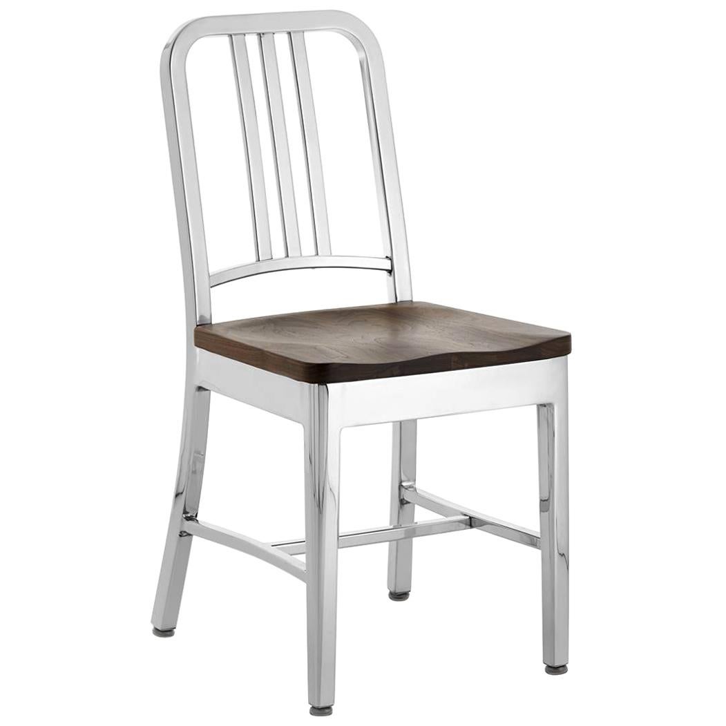 Emeco Navy-Stuhl aus poliertem Aluminium und Nussbaumholz von US Navy
