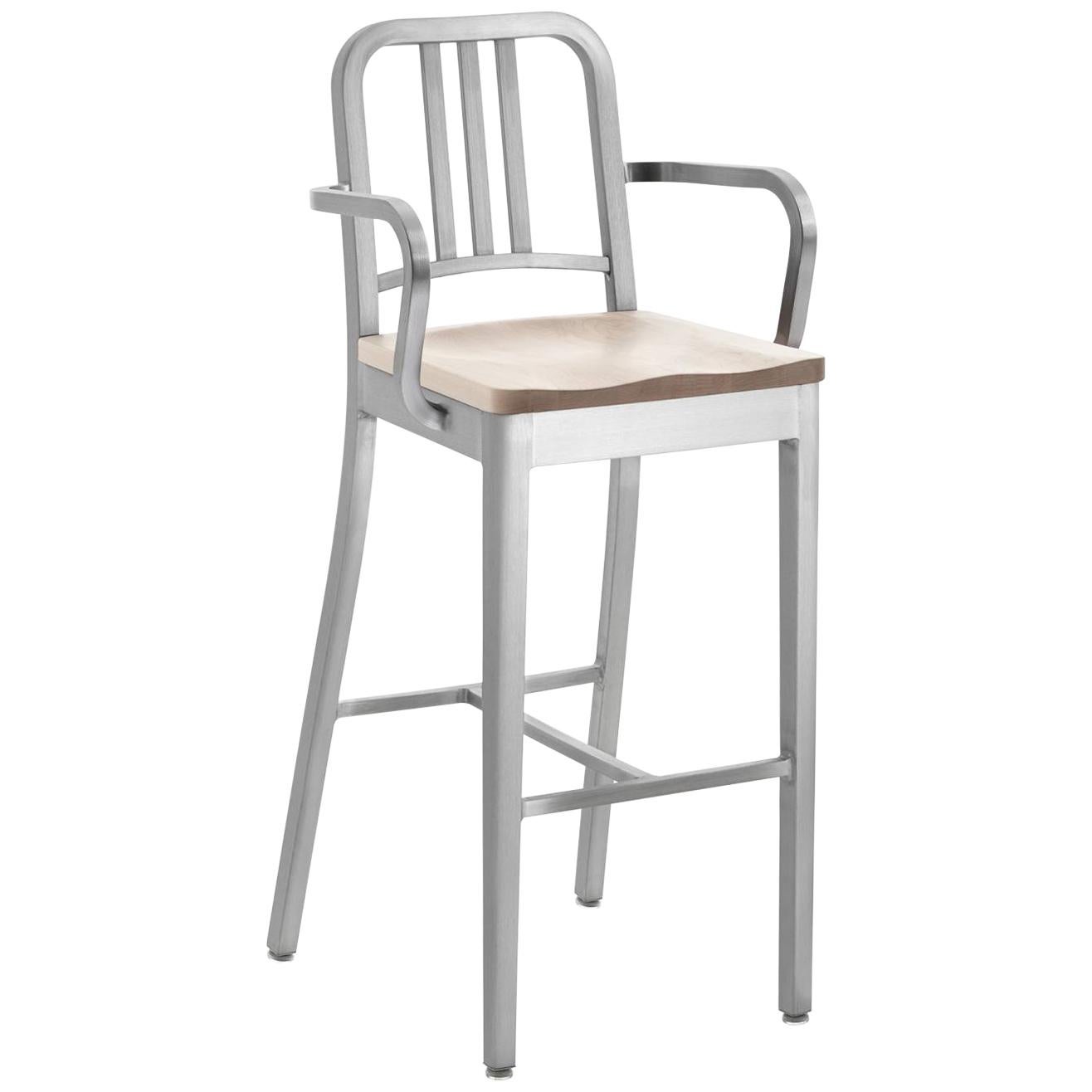 Tabouret de bar bleu marine Emeco avec accoudoirs en aluminium brossé et frêne de la marine américaine en vente