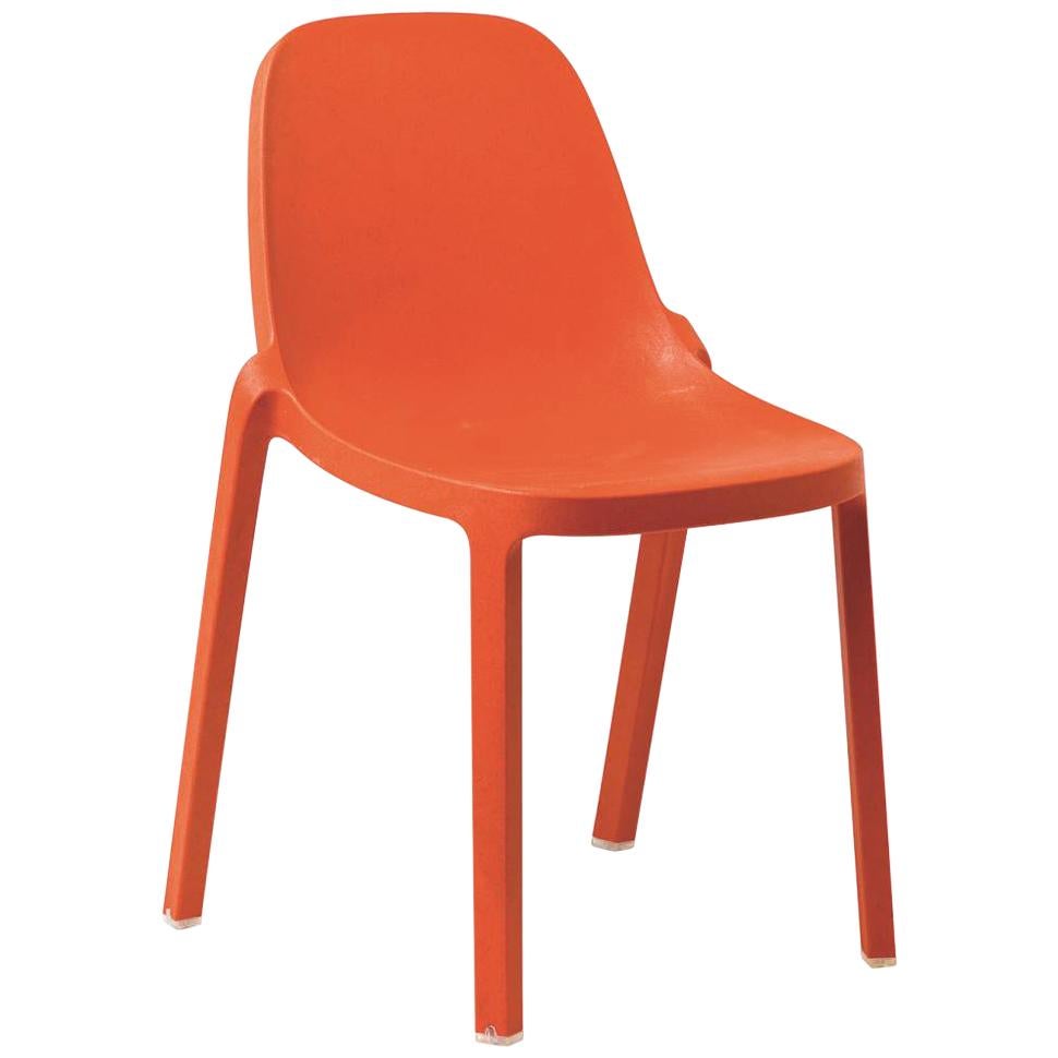 Chaise empilable Emeco Broom en orange de Philippe Starck