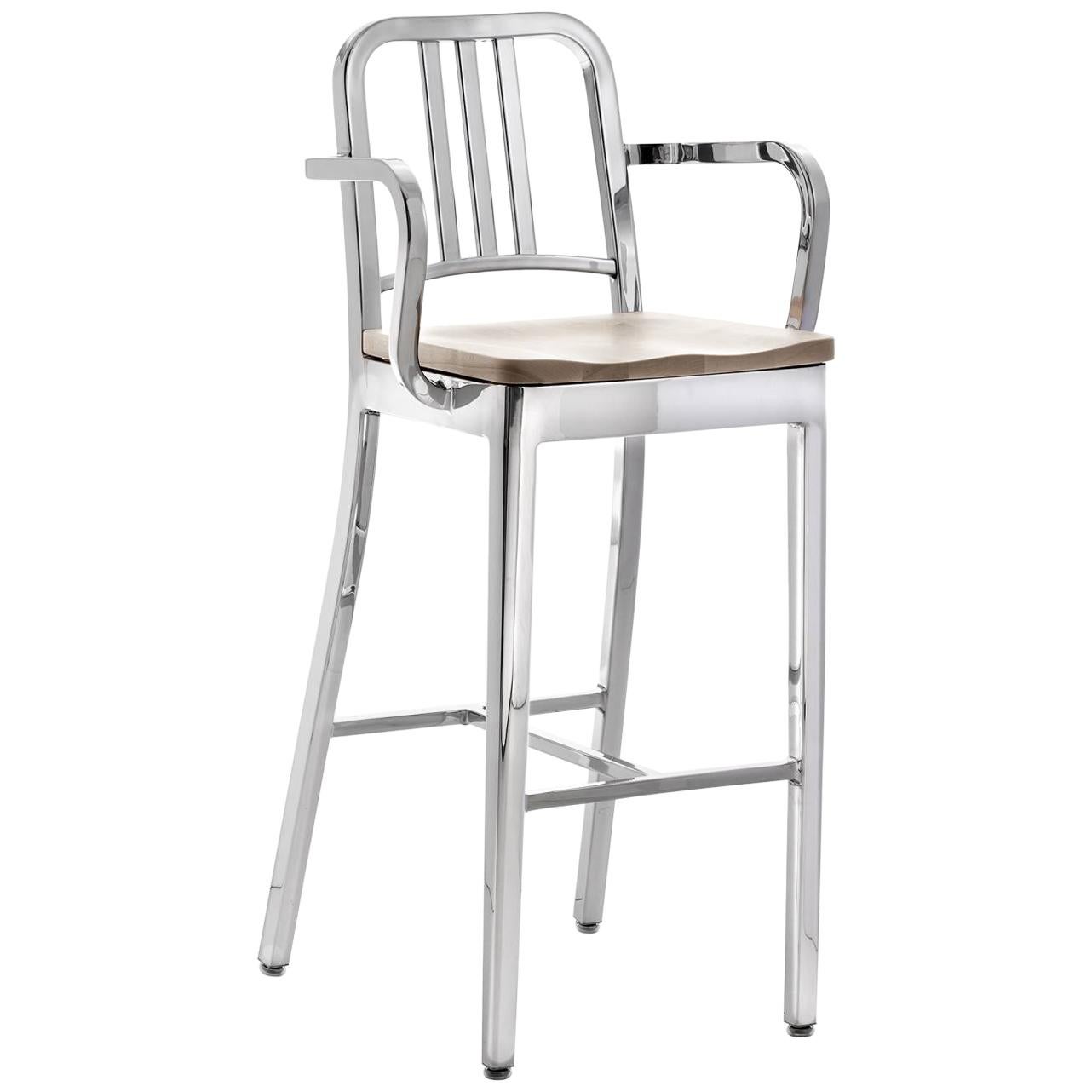 Tabouret de bar bleu marine Emeco avec accoudoirs en aluminium poli et frêne de la marine américaine