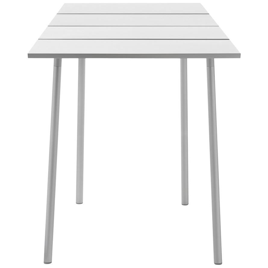 Petite table haute Emeco Run en aluminium anodisé transparent par Sam Hecht & Kim Colin